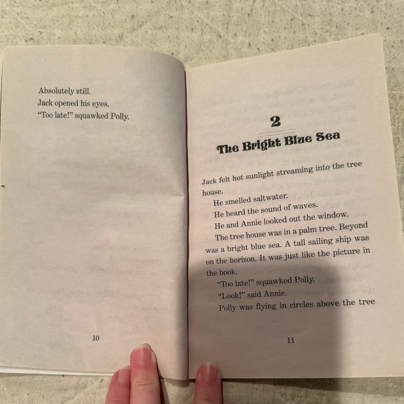 Pirates past noon- Magic treehouse #4! Scholastic! Like new! - Picture 4 of 9